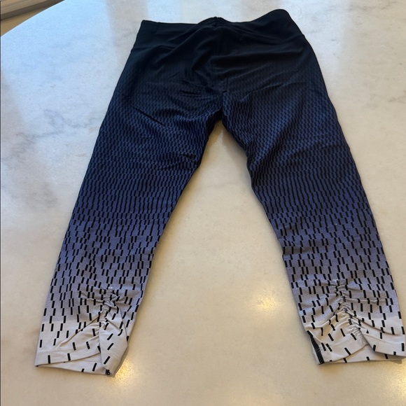 Calvin Klein Black and purple  Gradient Leggings with ruched hems . - Picture 6 of 6